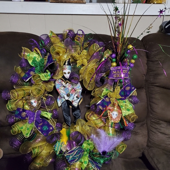 Mardi Gras Wreaths - Picture 2 of 2